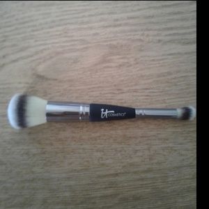 BRAND NEW IT COSMETICS DOUBLE SIDED BRUSH